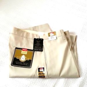 Wranglers Luxury Twill Iron Free Khaki Pants - 32" x 32"